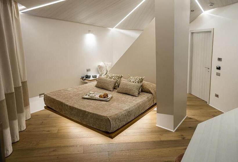 חדר סטנדרט, Tiro A Volo