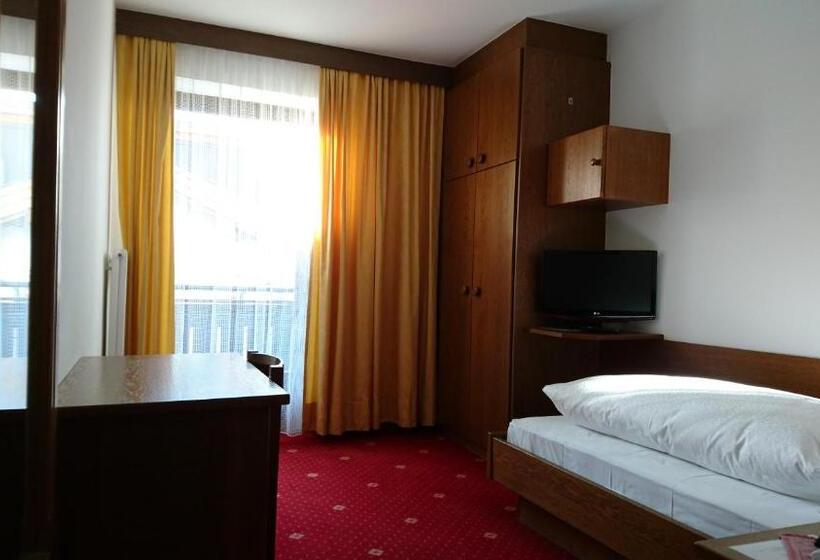 חדר סטנדרט יחיד, Urthaler