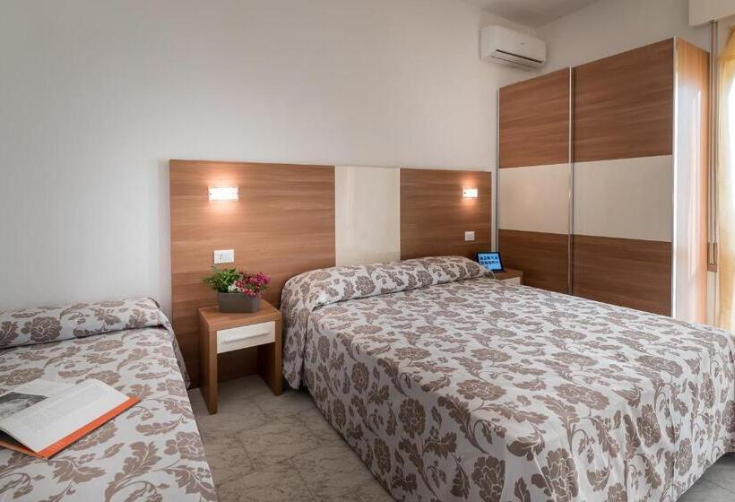 غرفة قياسية إطلالة جانبية علي البحر, Vallechiara