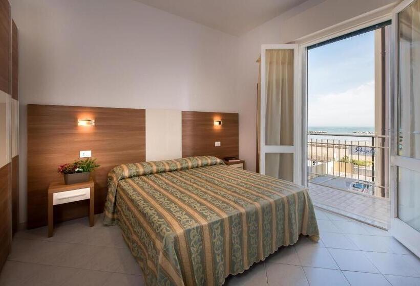 غرفة قياسية إطلالة جانبية علي البحر, Vallechiara