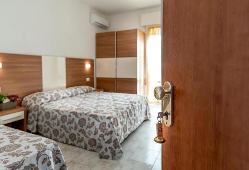 غرفة قياسية إطلالة جانبية علي البحر, Vallechiara