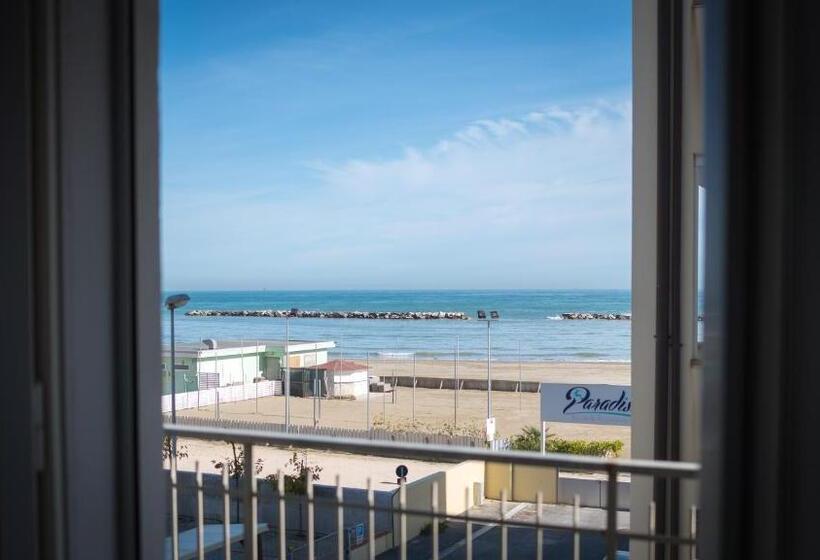 غرفة قياسية إطلالة جانبية علي البحر, Vallechiara