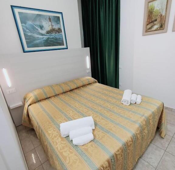 غرفة قياسية مزوَّدة بشُرفة, Zeus Lido Di Classe Room Only