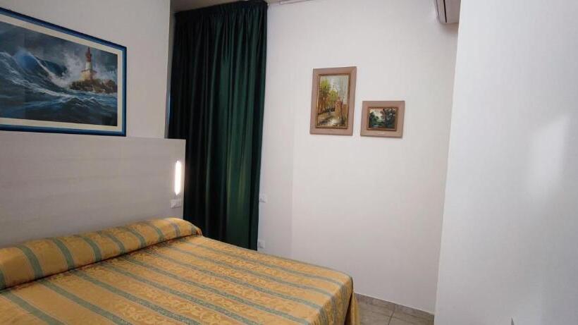 غرفة قياسية مزوَّدة بشُرفة, Zeus Lido Di Classe Room Only