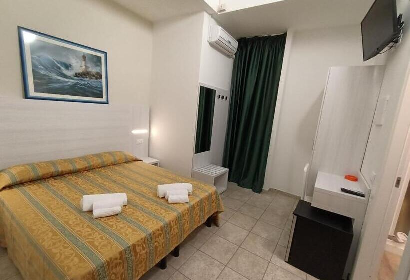 غرفة قياسية مزوَّدة بشُرفة, Zeus Lido Di Classe Room Only