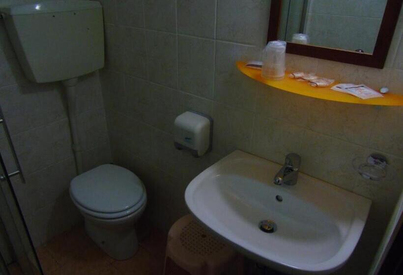 Трежместный Номер Economy, Zeus Lido Di Classe Room Only