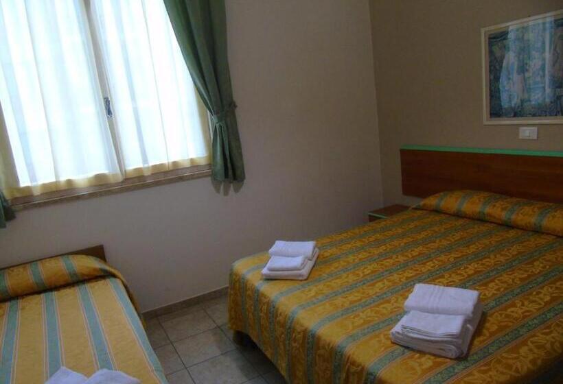 Трежместный Номер Economy, Zeus Lido Di Classe Room Only