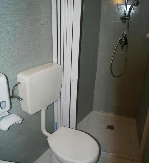 غرفة قياسية رباعية مزودة بشُرفة, Zeus Lido Di Classe Room Only