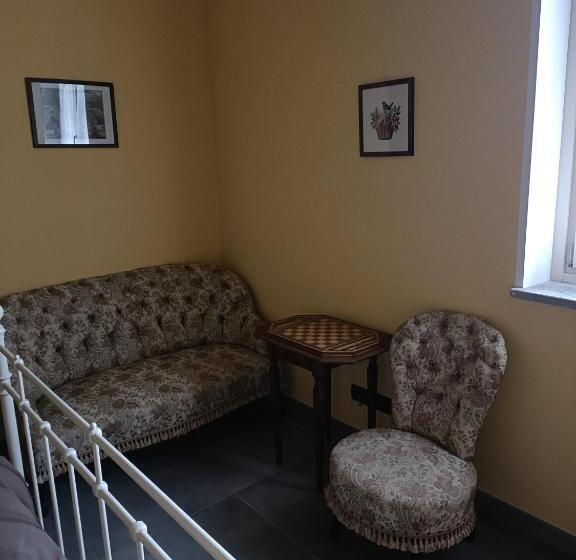 חדר משפחתי, Rosatea B&b