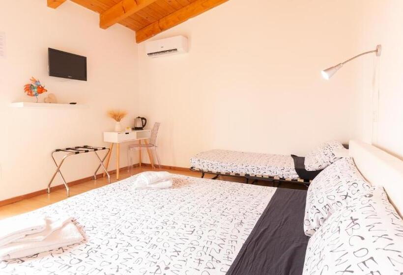 غرفة قياسية مطلّة علي حمام السباحة, Spapparra B&b