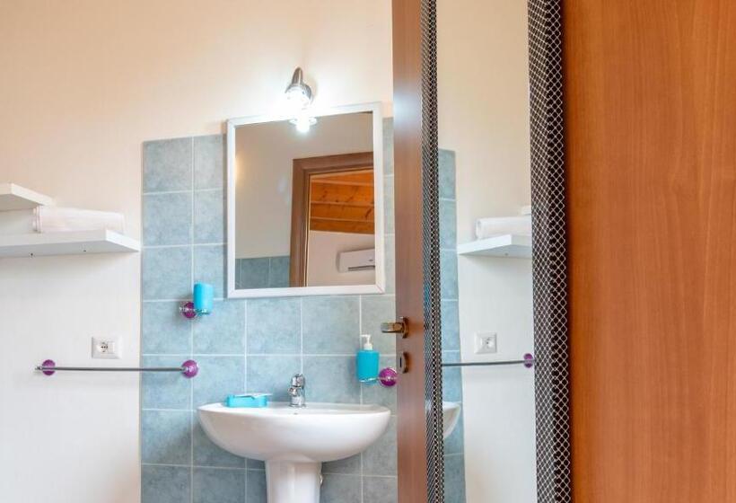 غرفة قياسية مطلّة علي حمام السباحة, Spapparra B&b