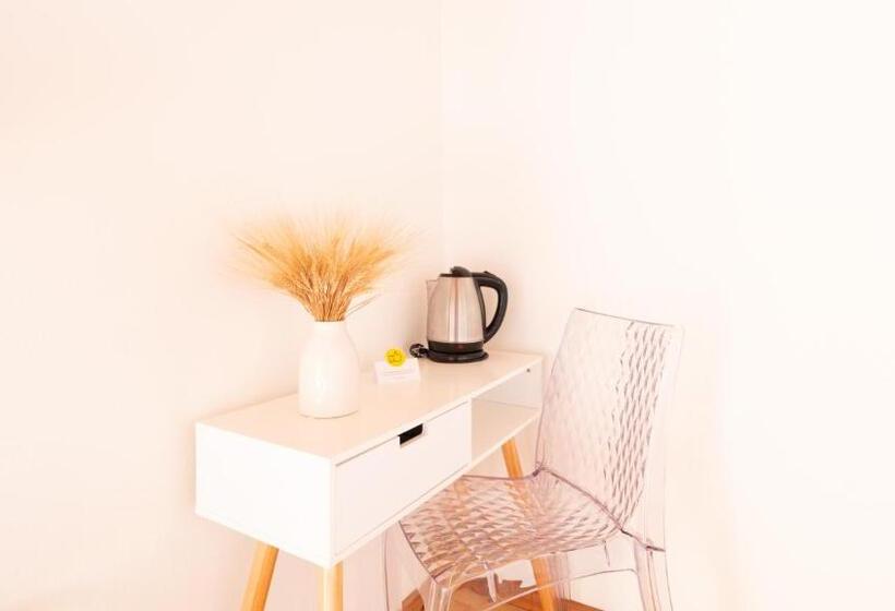 غرفة قياسية مطلّة علي حمام السباحة, Spapparra B&b