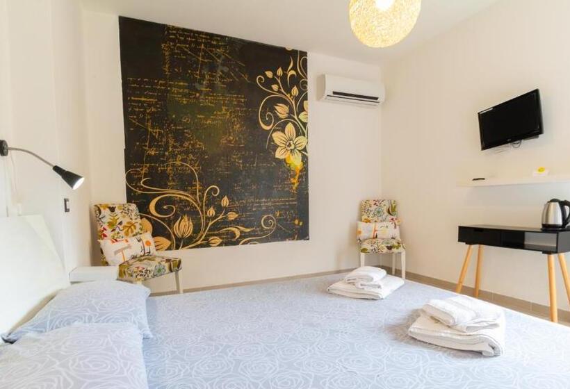 غرفة ديلوكس مطلة على حمام السباحة, Spapparra B&b