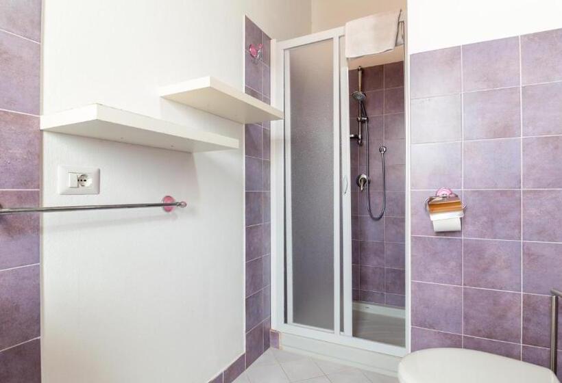 غرفة قياسية مطلّة علي حمام السباحة, Spapparra B&b