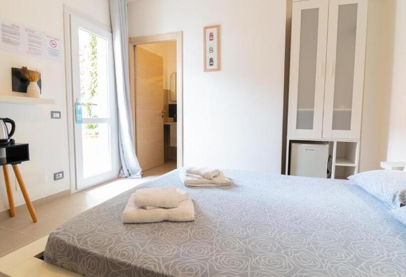 غرفة ديلوكس مطلة على حمام السباحة, Spapparra B&b