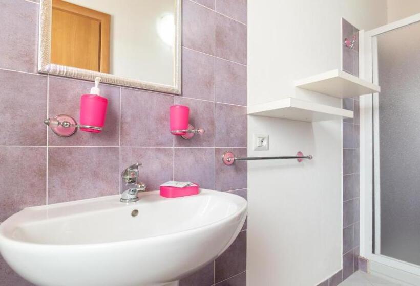 غرفة قياسية مطلّة علي حمام السباحة, Spapparra B&b