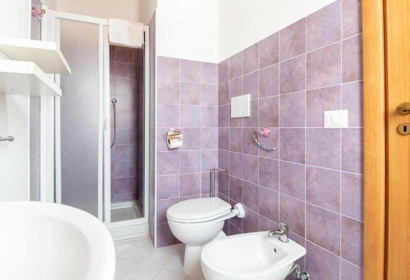 غرفة قياسية مطلّة علي حمام السباحة, Spapparra B&b