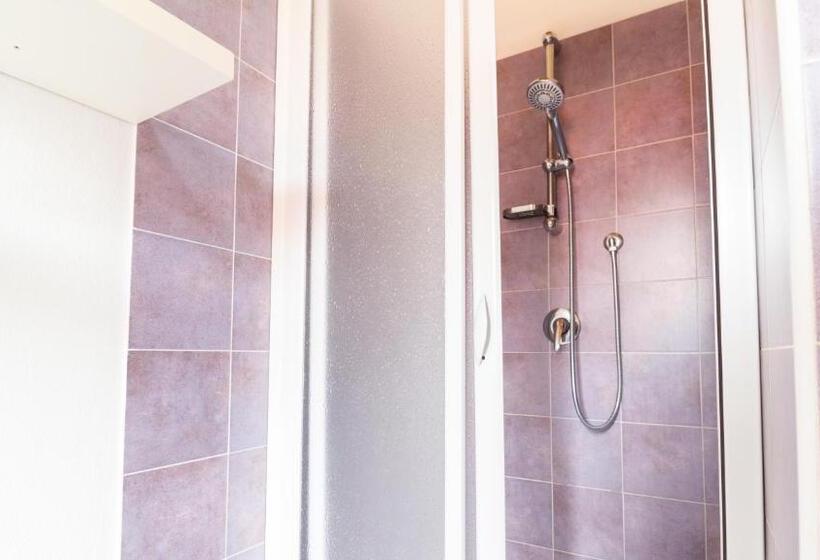 غرفة قياسية مطلّة علي حمام السباحة, Spapparra B&b