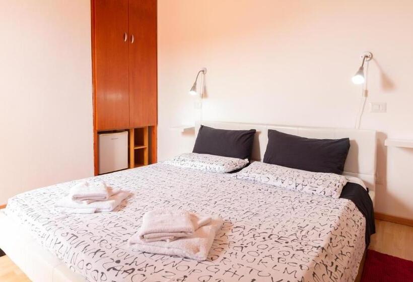 غرفة قياسية مطلّة علي حمام السباحة, Spapparra B&b