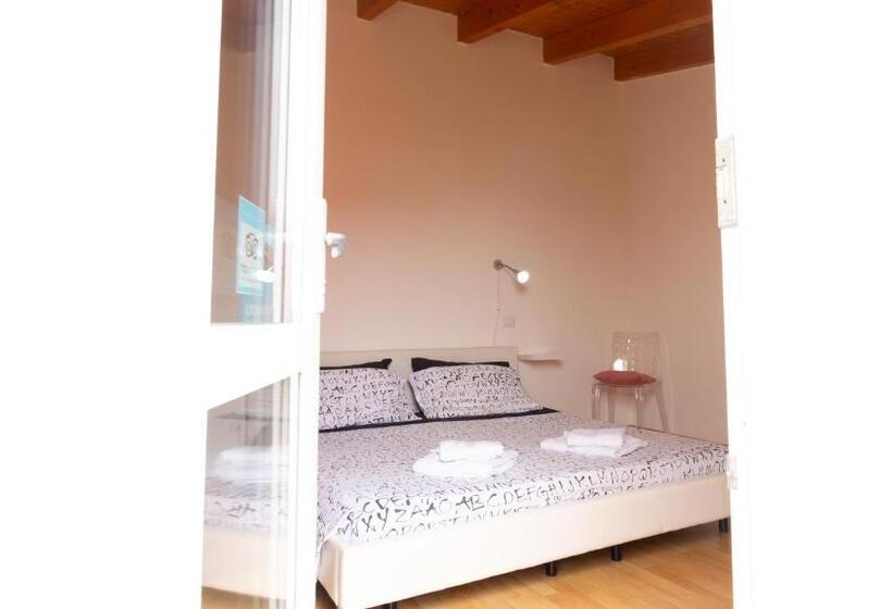 غرفة قياسية مطلّة علي حمام السباحة, Spapparra B&b