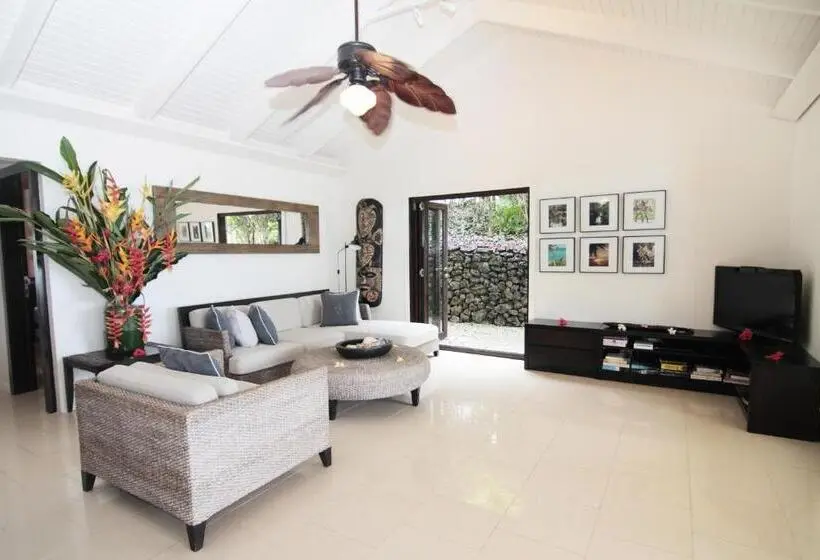 Villa 1 Makuuhuone, Taveuni Palms Resort