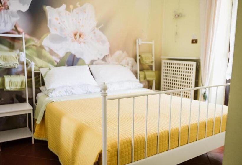 Classic room with balcony, B&b Timeout