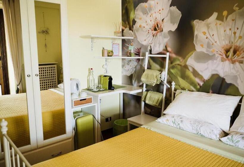 Classic room with balcony, B&b Timeout