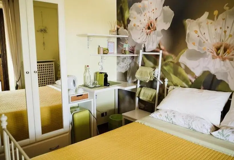 Classic room with balcony, B&b Timeout