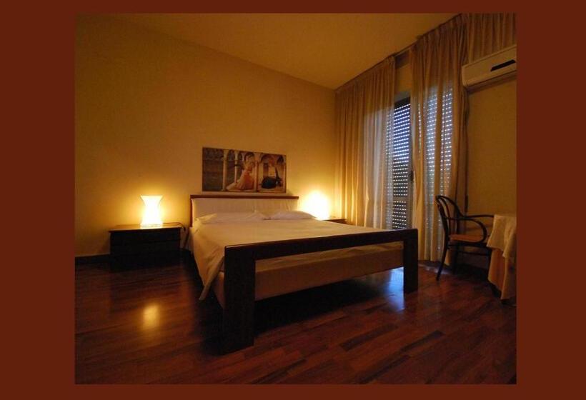 Четырехместный Номер Стандарт с Балконом, Nuovo Mondo