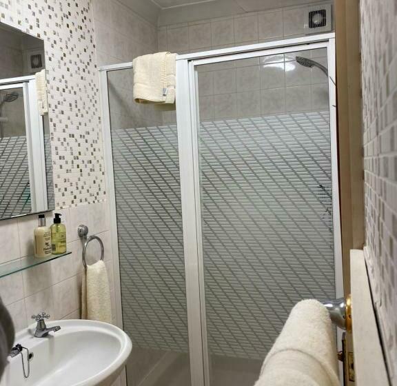 غرفة سوبيريور سرير كينج, The Kingswood Guest House   Adult Only