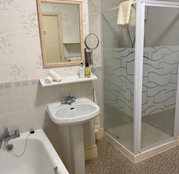 غرفة قياسية سرير كينج, The Kingswood Guest House   Adult Only