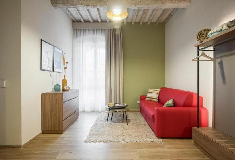 جناح, Botrona B&b