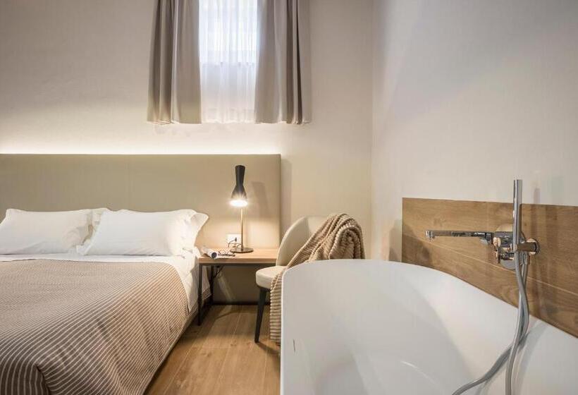 Люкс, Botrona B&b