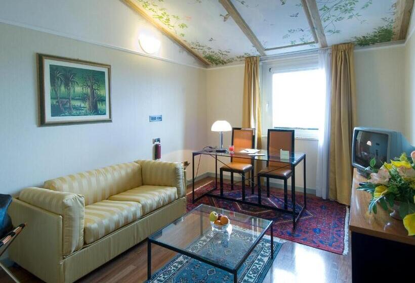 חדר סטנדרט לשלושה, Della Porta