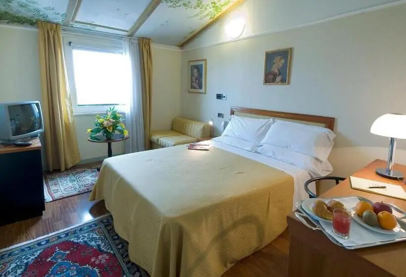 Habitació Triple Estàndard, Della Porta