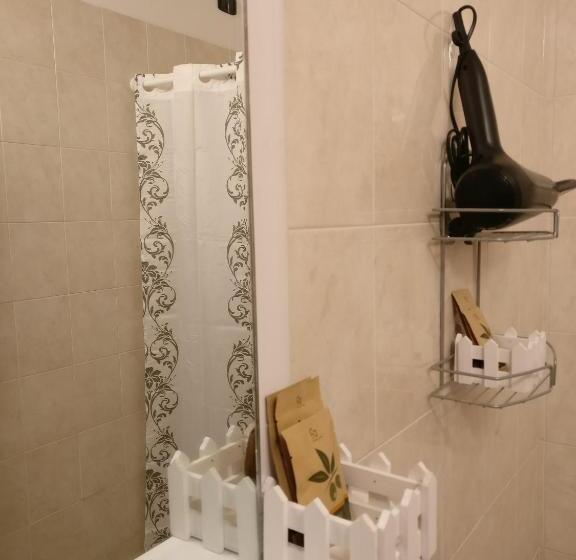 غرفة قياسية مزوَّدة بشُرفة, Garnì Al Laghet