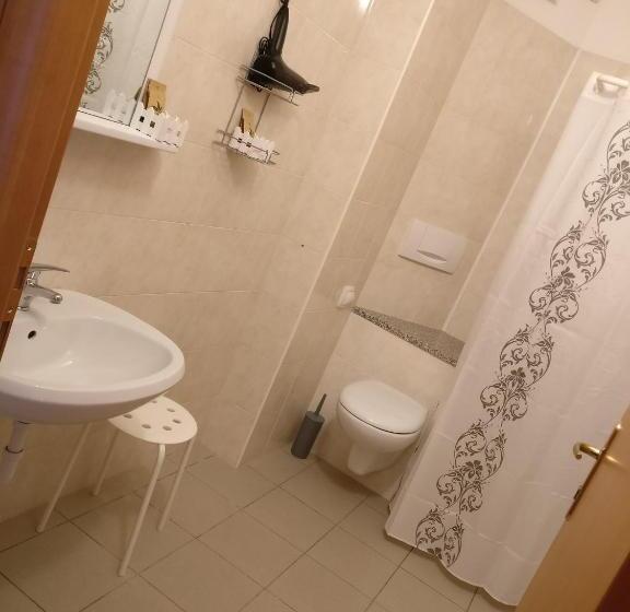 غرفة قياسية مزوَّدة بتراس, Garnì Al Laghet