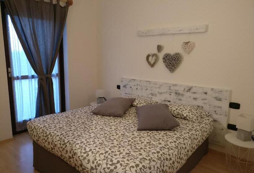 غرفة قياسية مزوَّدة بتراس, Garnì Al Laghet