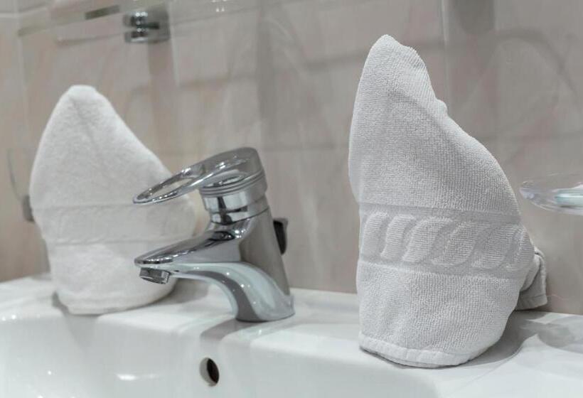 标准三人间, Maibad