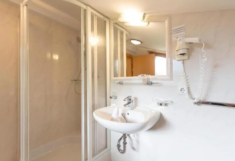 Standard Yhden Hengen Huone, Maibad