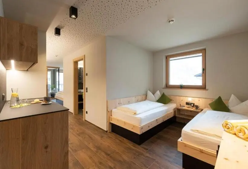 Standard Neljän Hengen Huone, Maibad