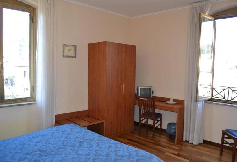 スタンダード4人部屋, Nazionale