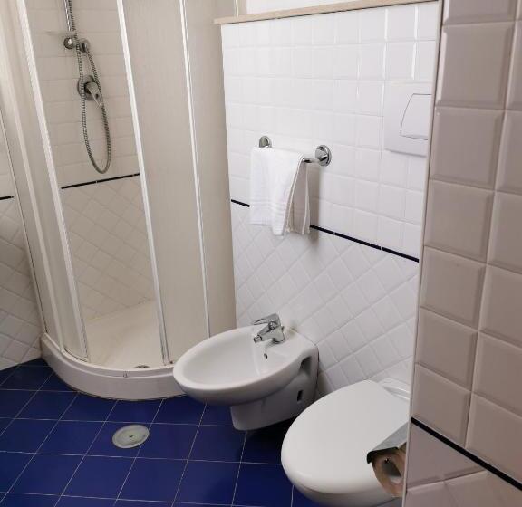 コンフォートトリプルルーム, Nazionale