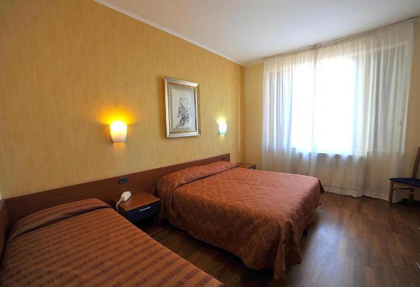 غرفة قياسية رباعية, Nazionale