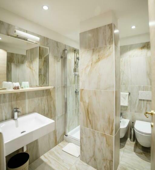 חדר משפחתי, Olympic Regina