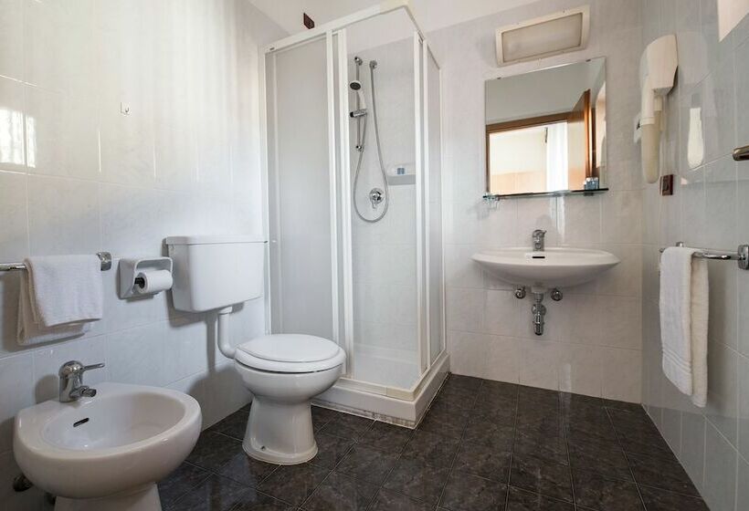 컴포트 트리플 룸, Rinascente