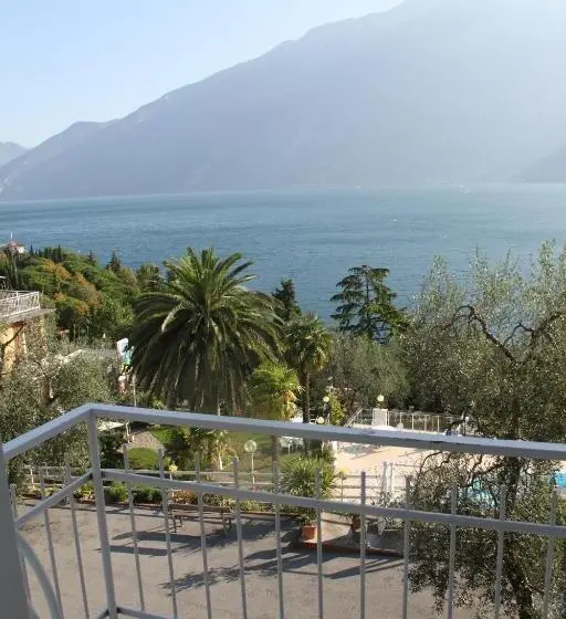 Perhehuone, Riviera Panoramic Green Resort