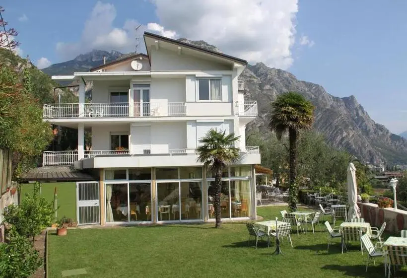 Perhehuone, Riviera Panoramic Green Resort