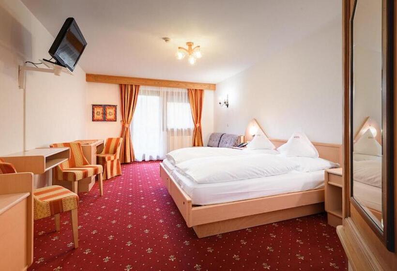 스탠다드 트리플 룸, Ronce