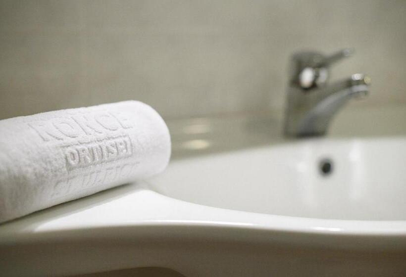 스탠다드 트리플 룸, Ronce